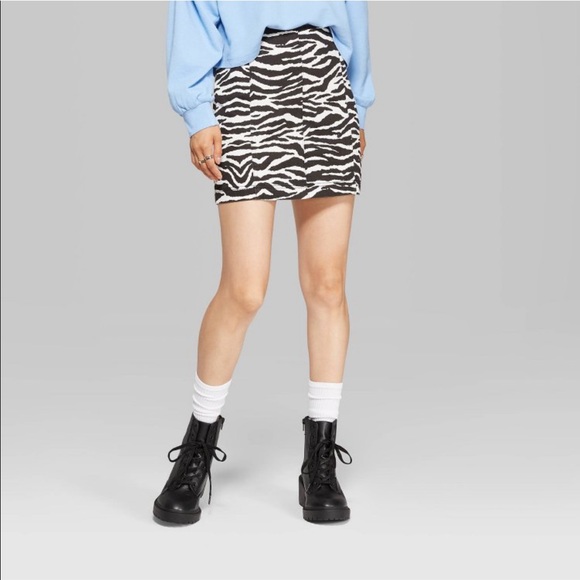 Universal Thread Women’s Black Brie Faux Leather Combat Platform Boots - Picture 4 of 16